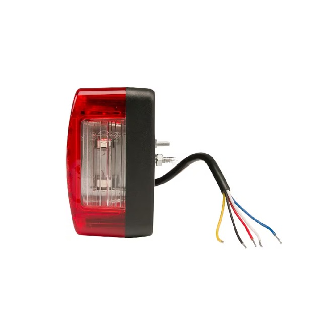 Detaliu lampă spate halogen cu lentilă roșie și sistem iluminare multiplă pentru vehicule agricole