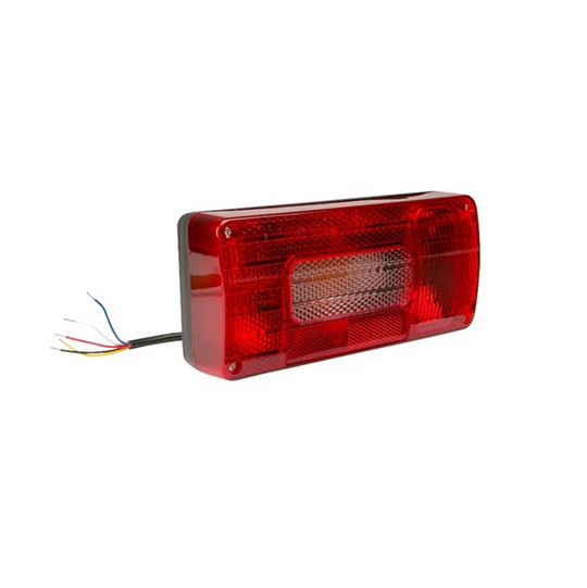 Lampă spate cu reflectorizant integrat și compartimente separate pentru funcții iluminare